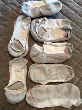 Dr motion Women’s No-Show Athletic Socks - White and Light Gray with Pink Trim